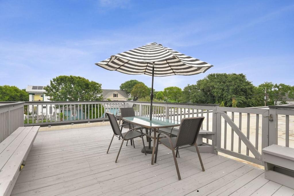 The Sparkled Seahorse Apartment Galveston